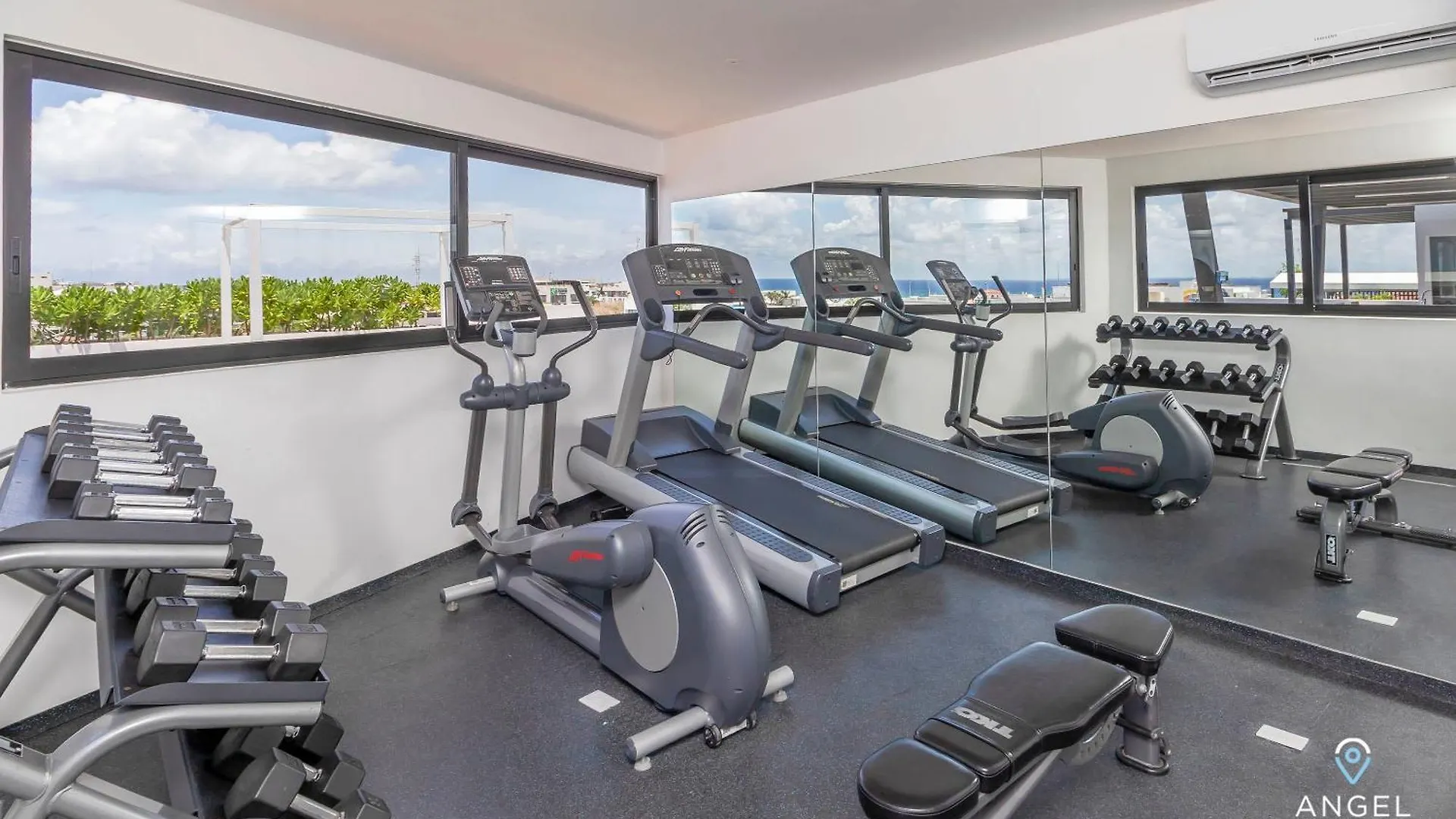 2 Story With Spatub, Oceanview Roof Pool & Gym Onsite Playa del Carmen Holiday home