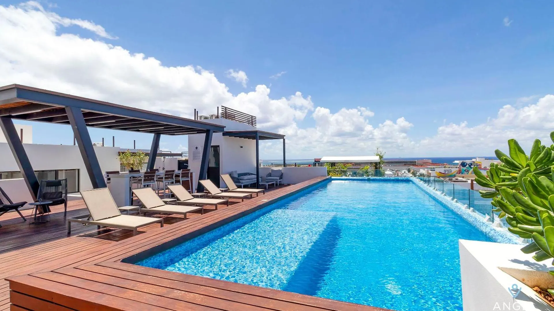 2 Story With Spatub, Oceanview Roof Pool & Gym Onsite Playa del Carmen