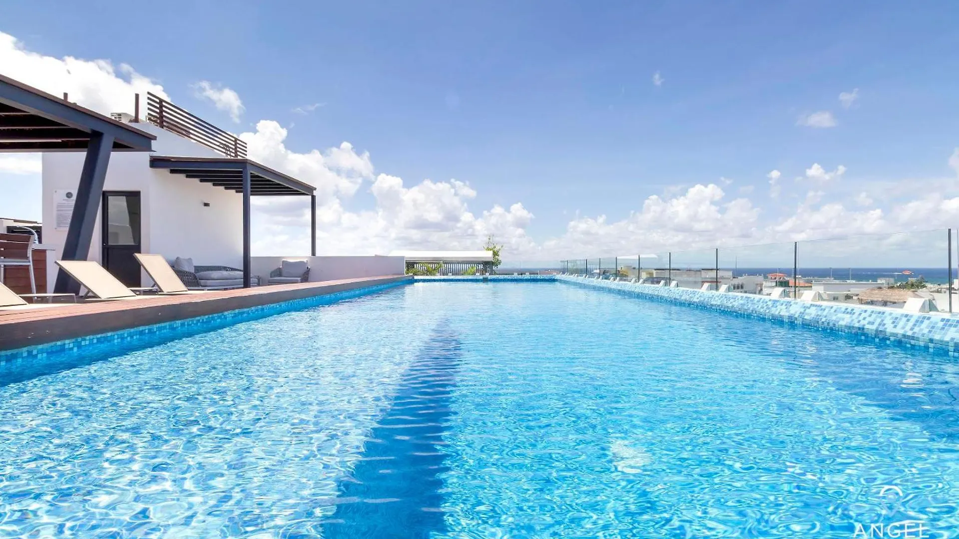 2 Story With Spatub, Oceanview Roof Pool & Gym Onsite Playa del Carmen